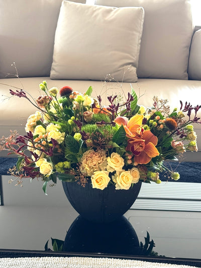 flowers arranged with our whole heart and brain, collaborating with the vase and graffiti. 